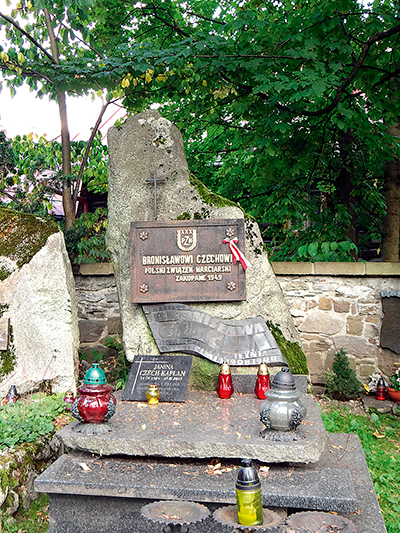 Symboliczny grób Bronisława Czecha na Cmentarzu Zasłużonych na Pęksowym Brzyzku w Zakopanem Fot. Wikipedia