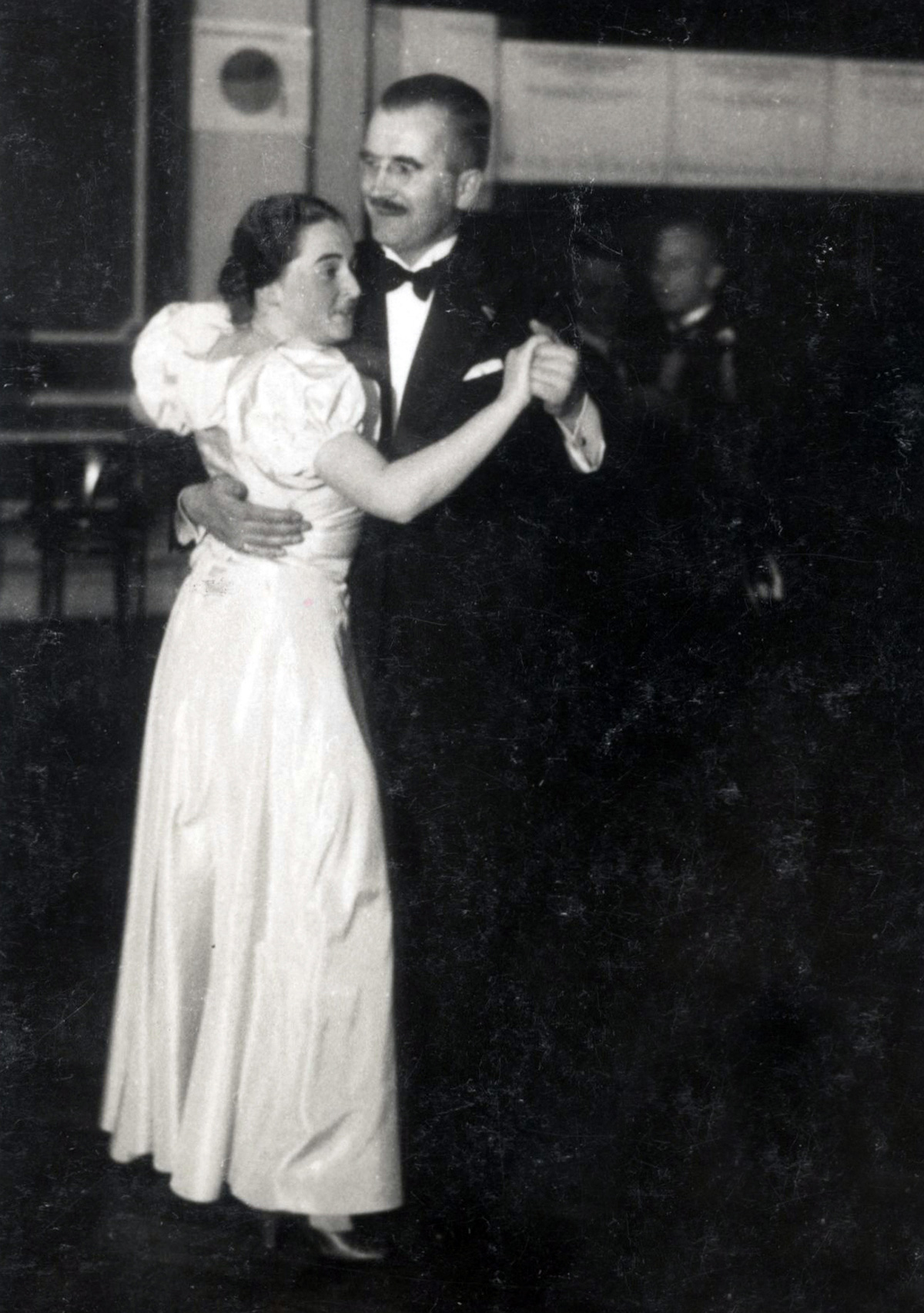 Julian Gruner z żoną Marią z domu Mittelstaedt. Źródło: Instytut Pamięci Narodowej / zbiory Ewy Gruner-Żarnoch
