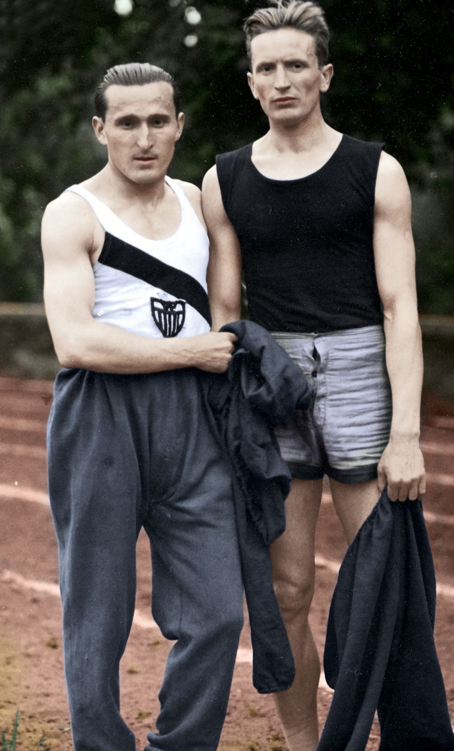 Janusz Kusociński i Stefan Kostrzewski w czasie zawodów lekkoatletycznych w Warszawie, sierpień 1931 r. Źródło: Narodowe Archiwum Cyfrowe