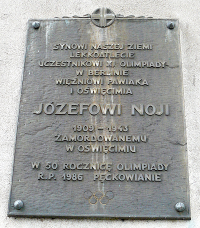 Tablica pamiątkowa Józefa Nojiego w rodzinnym Pęckowie Fot. Wikipedia