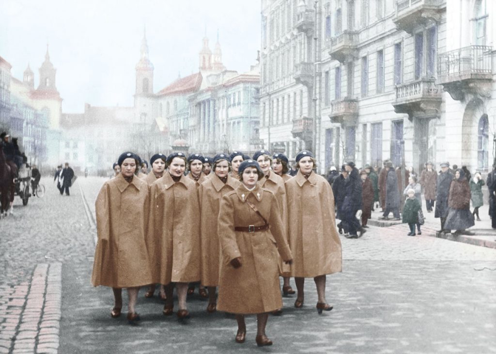 Oddział kobiecy Pocztowego Przysposobienia Wojskowego, kwiecień 1932 r. Źródło: Narodowe Archiwum Cyfrowe