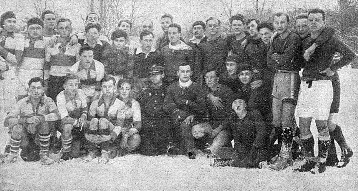 Stanisław Urban był jednym z pierwszych zawodników i propagatorów rugby w Polsce. Na zdjęciu warszawskie drużyny rugby, 1929 r. Źródło: Jagiellońska Biblioteka Cyfrowa